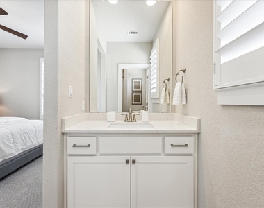 6821 Little Serenity Cove - Photo Thumbnail 32