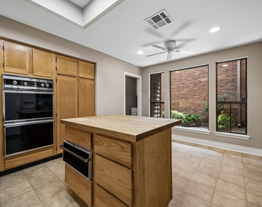 250 Sugarberry Circle - Photo Thumbnail 7