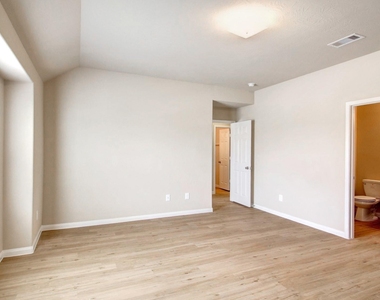 2403 Thorney Court - Photo Thumbnail 12