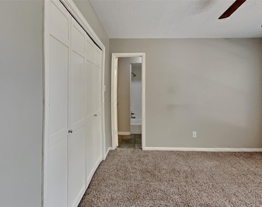 8427 Burwood Park Drive - Photo Thumbnail 11