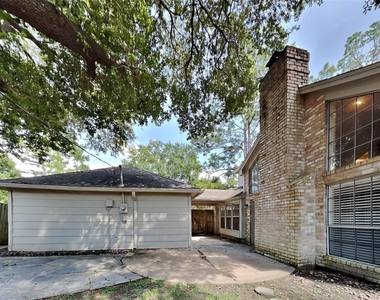 8427 Burwood Park Drive - Photo Thumbnail 16