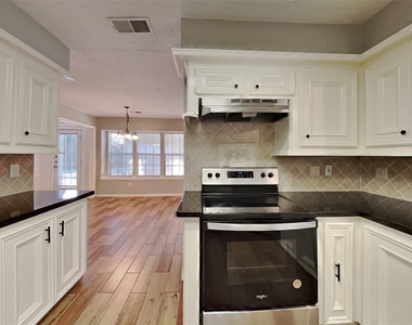 8427 Burwood Park Drive - Photo Thumbnail 4