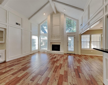 8427 Burwood Park Drive - Photo Thumbnail 2