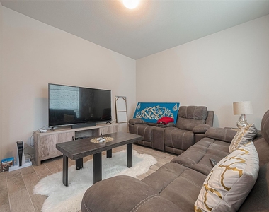 20607 Enrique Drive - Photo Thumbnail 4
