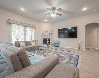 20607 Enrique Drive - Photo Thumbnail 9