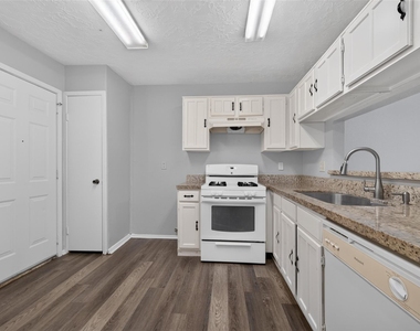 2403 Autumn Springs Lane - Photo Thumbnail 15