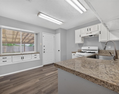 2403 Autumn Springs Lane - Photo Thumbnail 17