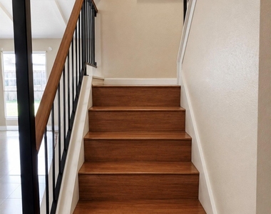 10518 Quail Ridge Lane - Photo Thumbnail 10