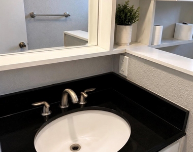 10518 Quail Ridge Lane - Photo Thumbnail 12