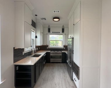1423 Holly Street - Photo Thumbnail 4
