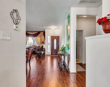 5514 Gatesprings Lane Lane - Photo Thumbnail 5