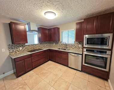 22543 Market Square Lane - Photo Thumbnail 7