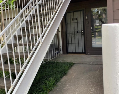 6633 W Airport Boulevard - Photo Thumbnail 14