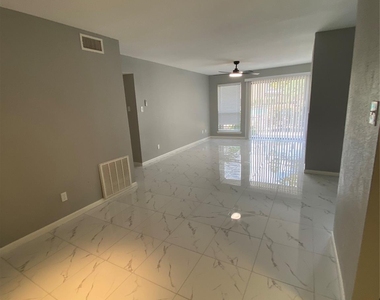 6633 W Airport Boulevard - Photo Thumbnail 5