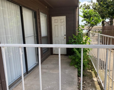 6633 W Airport Boulevard - Photo Thumbnail 16