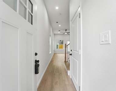 4354 Clover Street - Photo Thumbnail 3