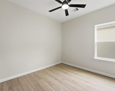 4354 Clover Street - Photo Thumbnail 16