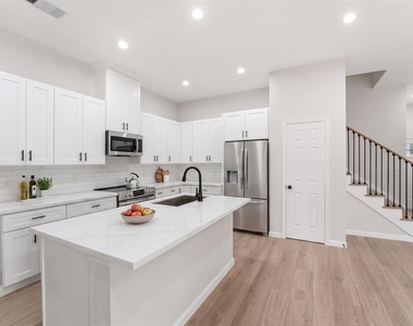 4354 Clover Street - Photo Thumbnail 8