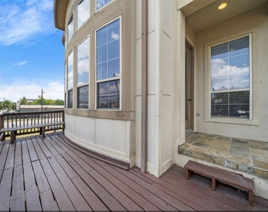 2512 Leeland Street - Photo Thumbnail 5