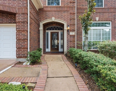17 Ambleside Crescent Drive - Photo Thumbnail 1