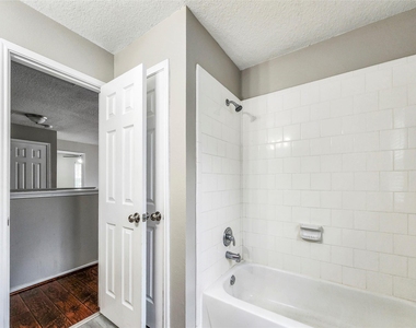 19222 Indian Stone Lane - Photo Thumbnail 14