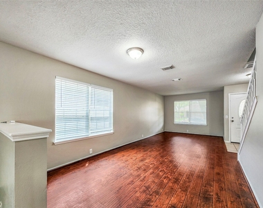 19222 Indian Stone Lane - Photo Thumbnail 2