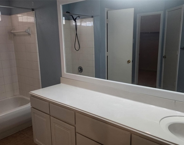 12214 Carriage Oak Circle - Photo Thumbnail 17