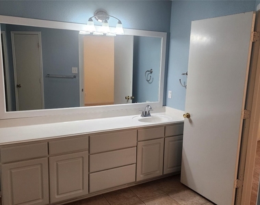 12214 Carriage Oak Circle - Photo Thumbnail 20