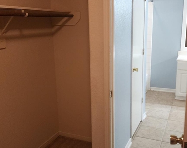 12214 Carriage Oak Circle - Photo Thumbnail 23