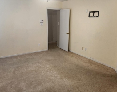 12214 Carriage Oak Circle - Photo Thumbnail 14