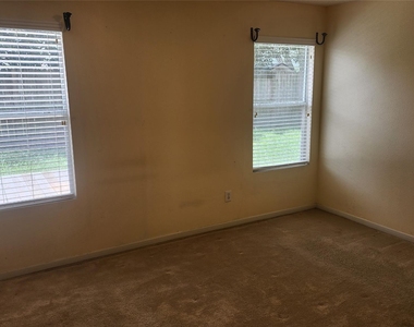 12214 Carriage Oak Circle - Photo Thumbnail 16