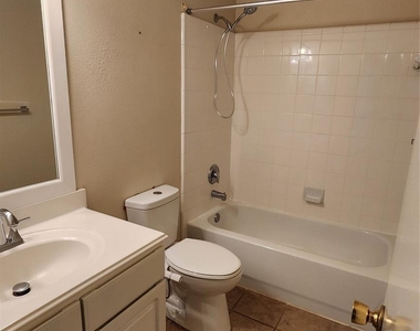 12214 Carriage Oak Circle - Photo Thumbnail 31