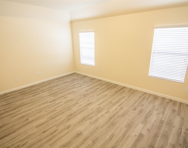 3514 Bluebird Park Lane - Photo Thumbnail 5