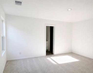 21365 Carosella Drive - Photo Thumbnail 8