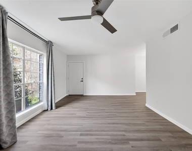 1811 Stoney Brook Drive - Photo Thumbnail 4