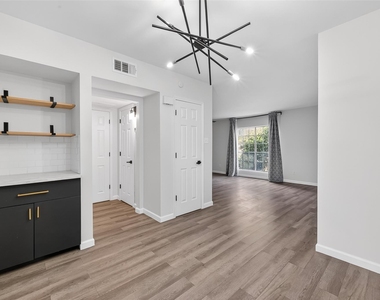 1811 Stoney Brook Drive - Photo Thumbnail 8