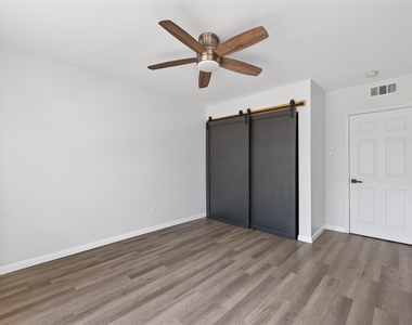 1811 Stoney Brook Drive - Photo Thumbnail 16
