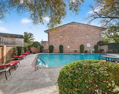 1811 Stoney Brook Drive - Photo Thumbnail 20