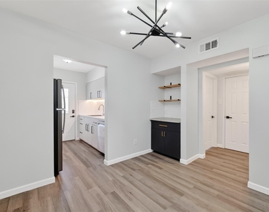 1811 Stoney Brook Drive - Photo Thumbnail 7