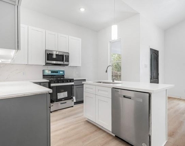 5306 Ridgeway Drive - Photo Thumbnail 4