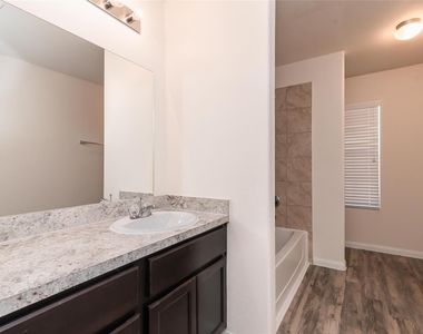 24014 Treviso Gardens Drive - Photo Thumbnail 5