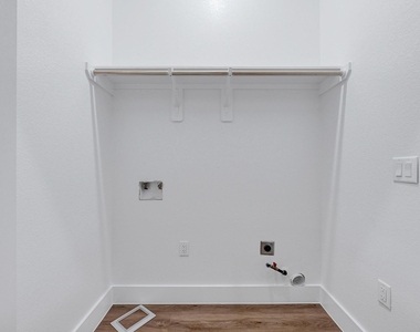 112 S San Jacinto Street - Photo Thumbnail 9