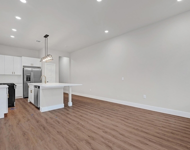 112 S San Jacinto Street - Photo Thumbnail 3
