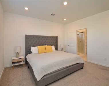 21830 Redwood Bluff Trail - Photo Thumbnail 13