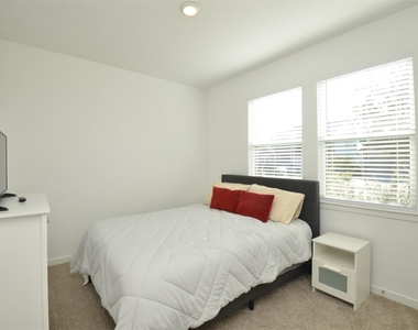 21830 Redwood Bluff Trail - Photo Thumbnail 15