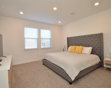 21830 Redwood Bluff Trail - Photo Thumbnail 12