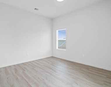 9725 Kerr Street - Photo Thumbnail 6