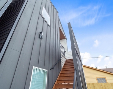 9725 Kerr Street - Photo Thumbnail 3