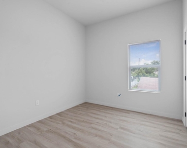 9725 Kerr Street - Photo Thumbnail 32