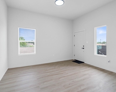 9725 Kerr Street - Photo Thumbnail 5